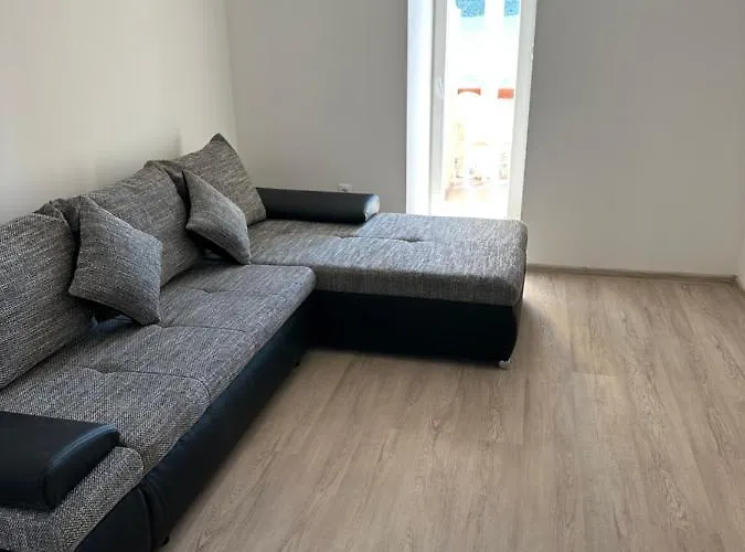 M, App 4 - 6 Persons Direct On The Seaside, 1st Floor Apartment *